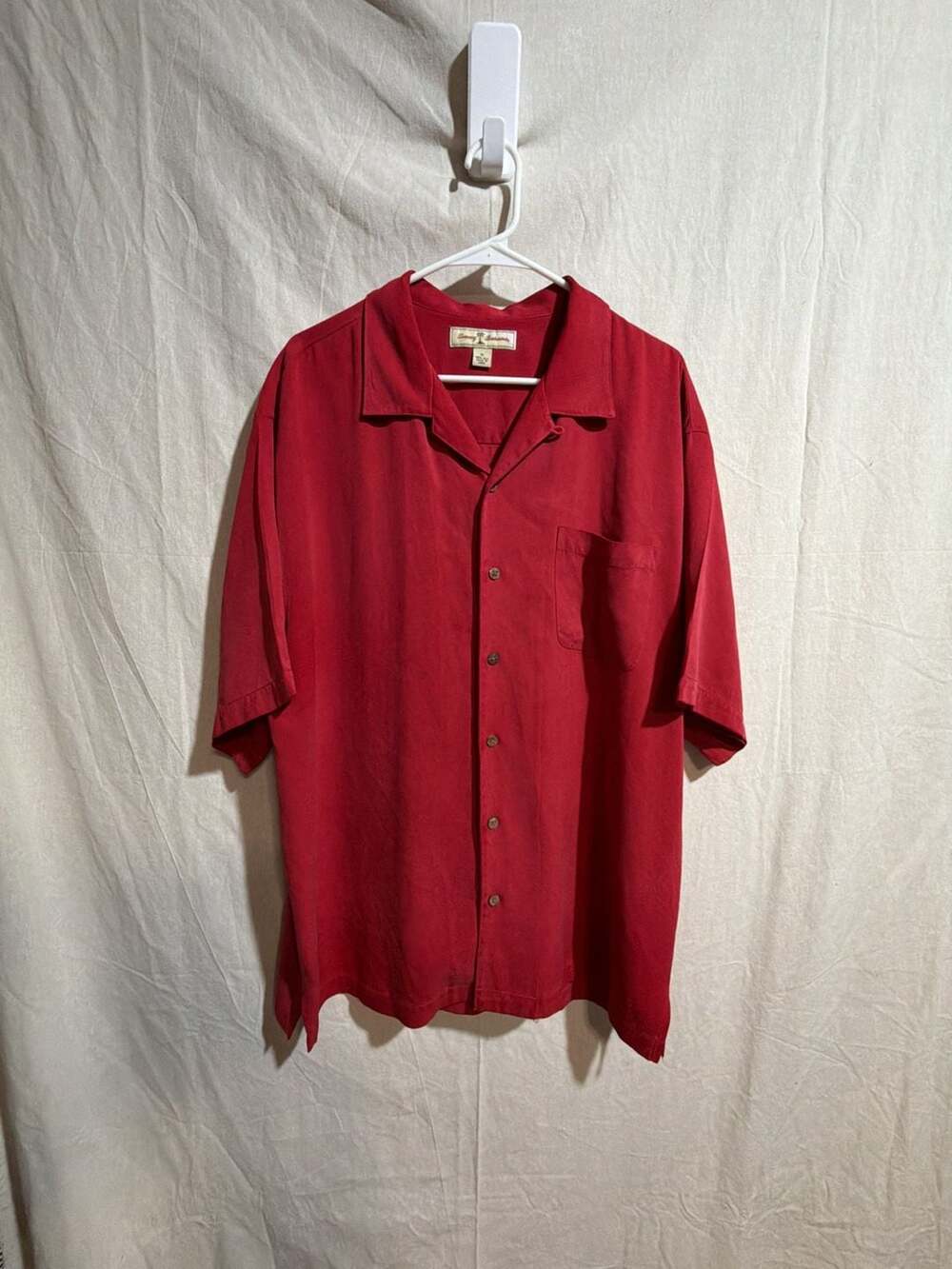 Tommy Bahama Men’s XL 100% Silk Camp Shirt Red Short Sleeve Hawaiian Resort